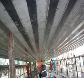 大梁粘碳纤维板加固施工 桥梁粘碳纤维板 粘贴碳板加固工程